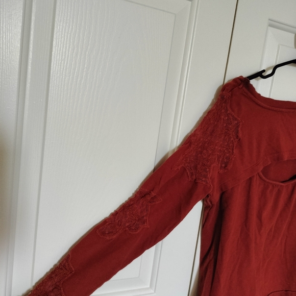Women's Auburn Red/ Brown Lace Detail Free People Top - Picture 5 of 9